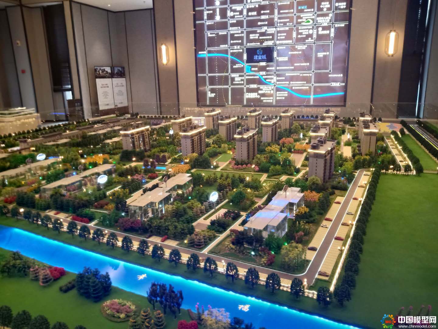 樓盤沙盤模型制作、別墅沙盤模型制作、城市規劃沙盤制作、建筑模型設計制作、工業模型設計制作、數字多媒體沙盤制作