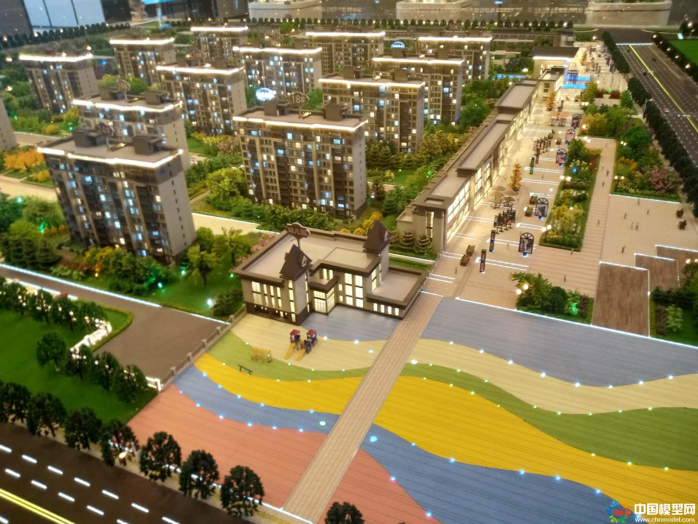 樓盤沙盤模型制作、別墅沙盤模型制作、城市規劃沙盤制作、建筑模型設計制作、工業模型設計制作、數字多媒體沙盤制作