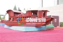 學生黨員制作紅色模型，弘揚紅船精神
